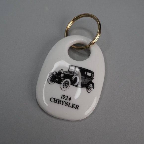 Vintage 1988 ROYAL DOULTON Chrysler Keychain - Picture 2 of 9